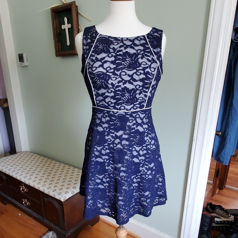 Sleeveless Lace Dress